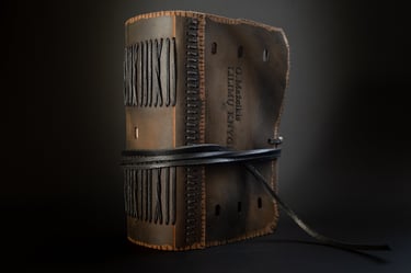 Knygos meninis įrišimas, priešlapiai, leidyba – Leonora Kuisienė, 2024