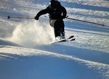 Roman Hardonnière et ses batons de ski en bambou 2