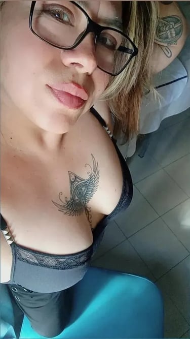 Primer plano de Alejandra, especialista en masajes eróticos y descontracturantes en Ramos Mejía.