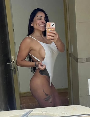 Atención exclusiva y absoluta discreción con Romina masajista sensual en el barrio de Recoleta.