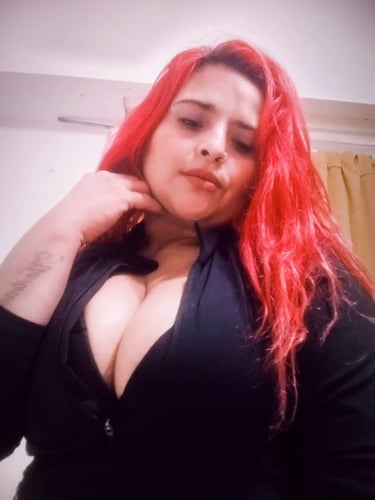 Jessica, masajista independiente en Ramos Mejía, primer plano para la presentación de su perfil profesional de masajes.