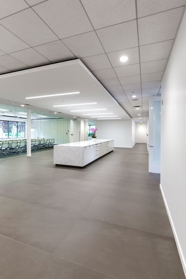 Instalación de cielo raso en drywall para oficinas