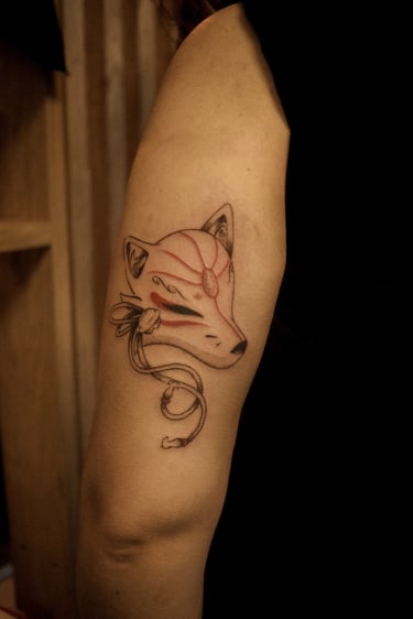 tatouage d'un masque japonais d'un renard, kitsune, Inari, par Minuit Tattoo