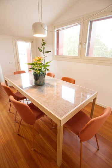 Giulia Sbrogiò | designer - tavolo in marmo - marmo e legno - tavolo in legno - calligaris - floss - soggiorno casa