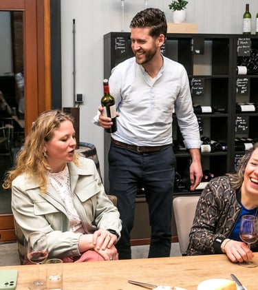 Gezelligheid en rode wijn proeven bij De Deventer Wijnschool, Wijncursussen in Deventer