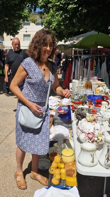 Recherche de meubles anciens et objets vintage en brocante