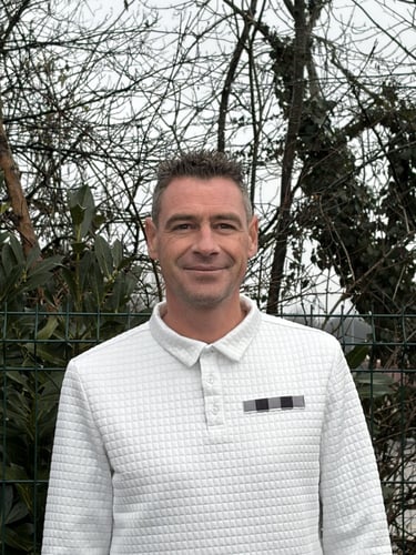 faire un zoom léger sur le visage de la personne