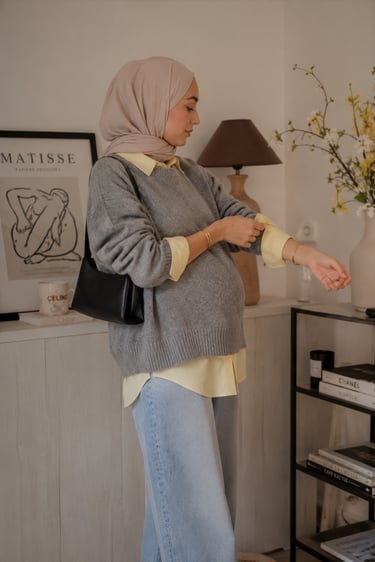 Femme voilée BEWOOMAN en oversize libérateur et layering intelligent, mélangeant pudeur et style