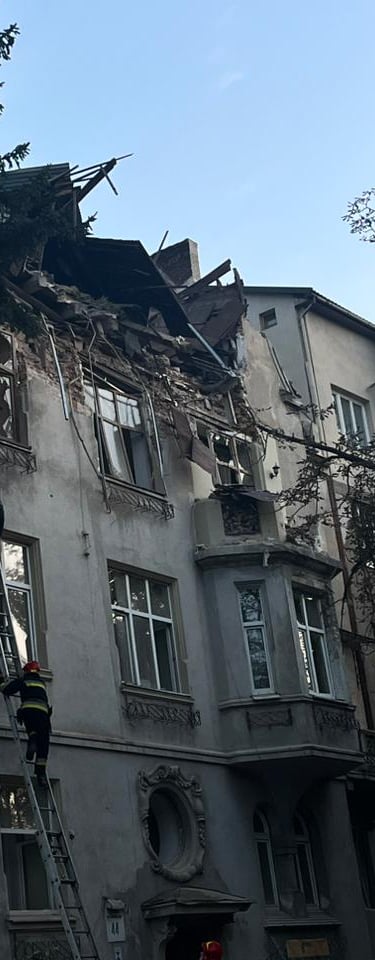 Lviv building hit by russian bomb