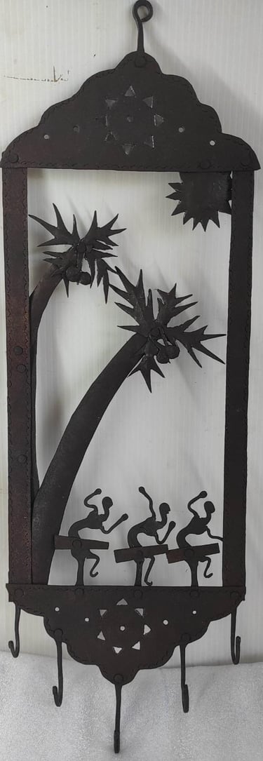 "Handcrafted iron key hanger with tribal tree and 3 figures–Bastar wall decor-Suitable for export"