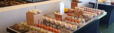 Buffet lors d'un cocktail dinatoire