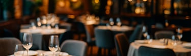 Wnętrze restauracji w stylu fusion wieczorem