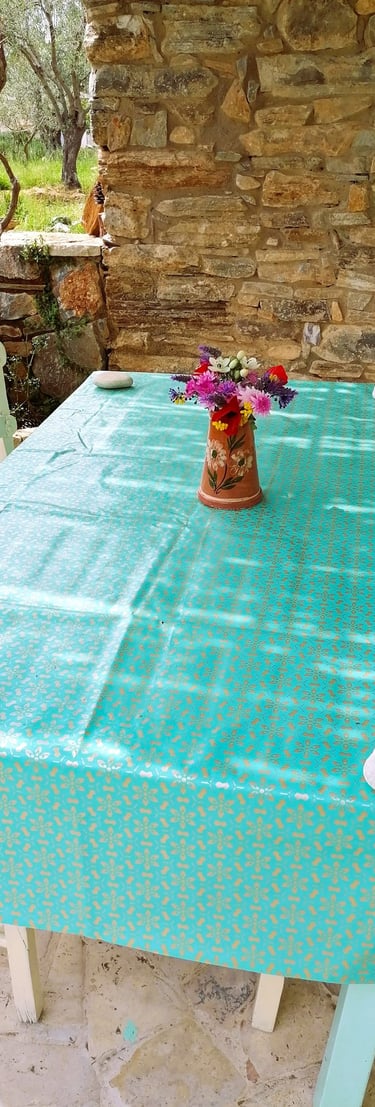 Lekker buiten eten in vakantiehuisje Samos