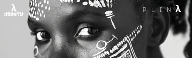 mujer africana con el rostro pintado tribal