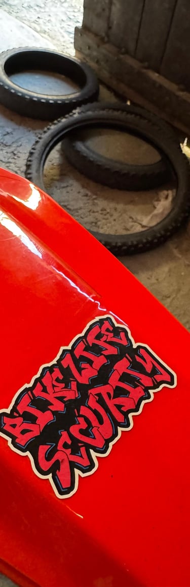 Sticker di un club motociclistico chiamato Bike Life Security