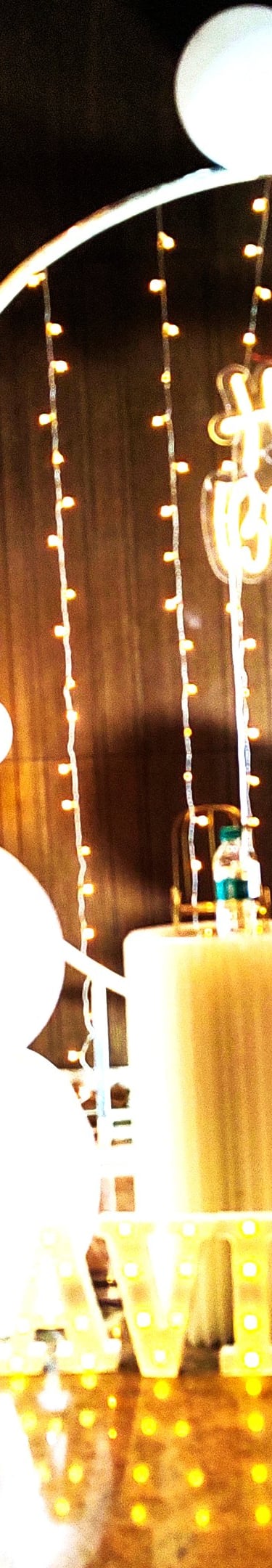 Classic gold & white decoration