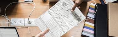 entrega de relatórios e formalização de processos administrativos e financeiros em ambiente de escritório.