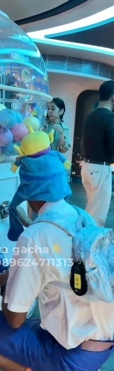 sewa mesin gachapon putih jumbo di Anthem Jskarta