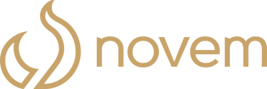 Logotipo de Novem en color beige imperial con un icono de llama abstracta