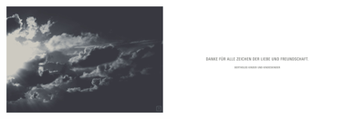 Ein-Karten-Design: Himmelmotiv auf Vorderseite mit individuellem Dankestext