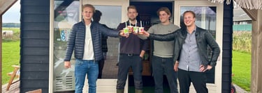 De mannen van beeLoud samen met Abe van Exel