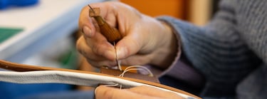 Artisan sellier harnacheur travail du cuir à Carouge Genève