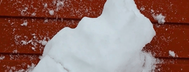 Red Barn exterior wood paint tested in snow – no peeling, breathable winter durability