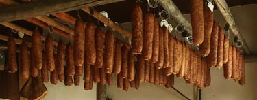 La salle au saucisse : l'incontournable de La Petite Échelle.
