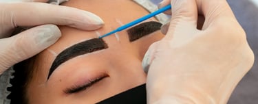 Design de Sobrancelhas com Henna em Joinville | Essence Podologia e Bem Estar