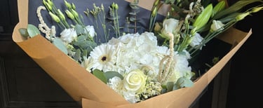 Bouquet de fleurs fait par l'Ensorce'Fleurs, fleurs fraîches et fleurs séchées