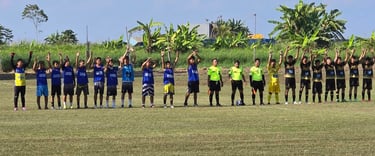Soccer teams and referees lining up during an outdoor tournament at Mokanranko Recreo Pucallpa
