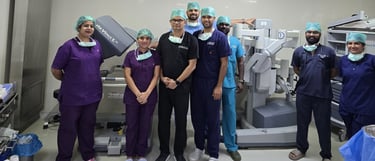 An image showing Dr. Vishal Khante with his team and Da Vinci robot used for surgery