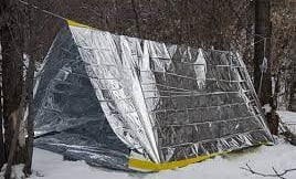 mylar blanket used as emergency shelter by a prepper in a shtf scenario when they had to bugout