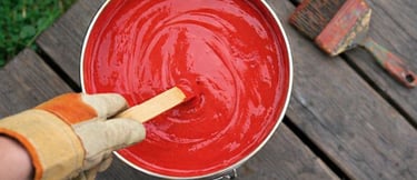 Préparation peinture suédoise avant application sur bois extérieur