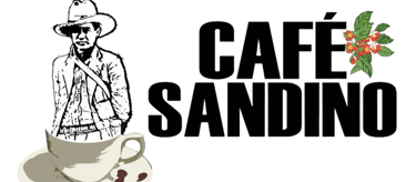 Logotipo de Café Sandino en una taza de café con ilustración de una planta de café.