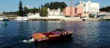 Vintage wooden speedboat Eskrok cruising the Douro River in Porto