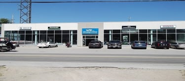 Sturgeon Point Marina Store Front And Parking