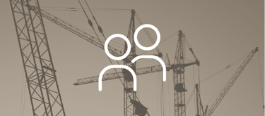 Conseil et accompagnement personnalisé pour grue – icône de deux personnes devant des grues