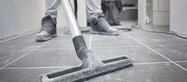 Nettoyage de fin de chantier avec aspiration professionnelle des sols poussiéreux à Verviers.