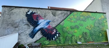 une fresque d'un tichodromes échelette