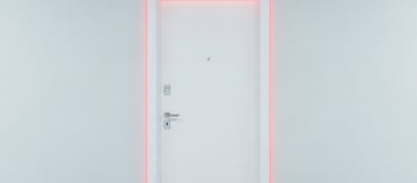 Puerta blindada instalada en una vivienda para evitar ocupaciones ilegales