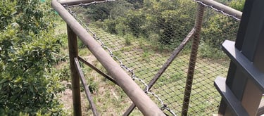Catamaran en una estructura de madera 