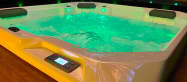 spa jacuzzi intérieur haut de gamme dans love gite