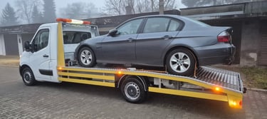 Pomoc drogowa SAFECAR posiada lawetę do transportu pojazdów