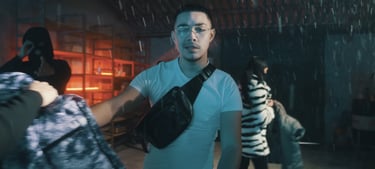 fausse neige dans un hangar pour tournage de clip en ile de france