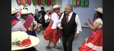 PRESENTACIÓN DEL LIBRO: EL MÁGICO MUNDO DE LA PELUQUERÍA DEL ESCRITOR RAMÓN HÉCTOR ROMERO. HUAYNO.