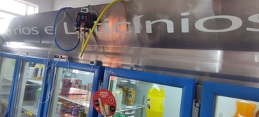 Medição de superaquecimento em balcão refrigerado com manifold digital.