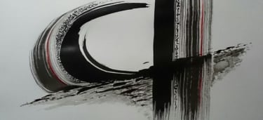 a drawing of a letter d with a black and white background