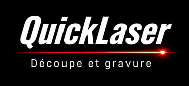Logo QuickLaser avec un fond noir le sous-titre découpe et gravure