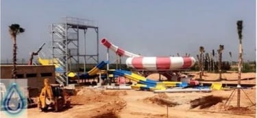 construction d'une structure aquatique avec montage de glissières en composite.